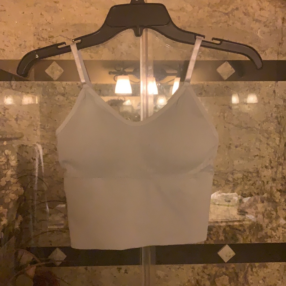 I’m selling 4 seamless rib-knit sports bra - Picture 4 of 4